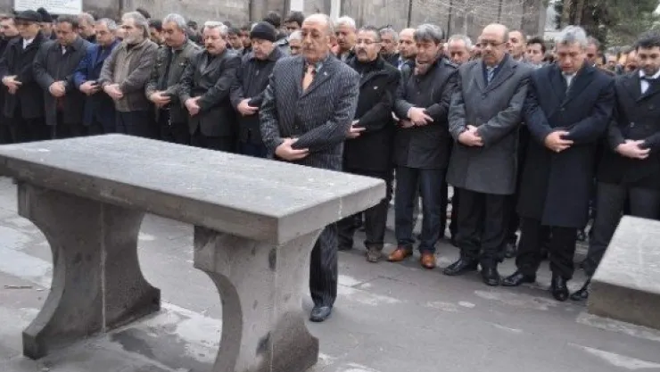 Kayseri Ülkü Ocakları, Hayatını Kaybeden Cengiz Akyıldız İçin Gıyabi Cenaze Namazı Kıldı 
