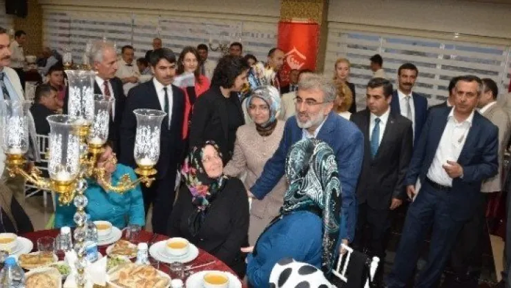 Kayseri Valiliği'nden Şehit Aileleri, Gazi Ve Yakınlarına İftar Yemeği 