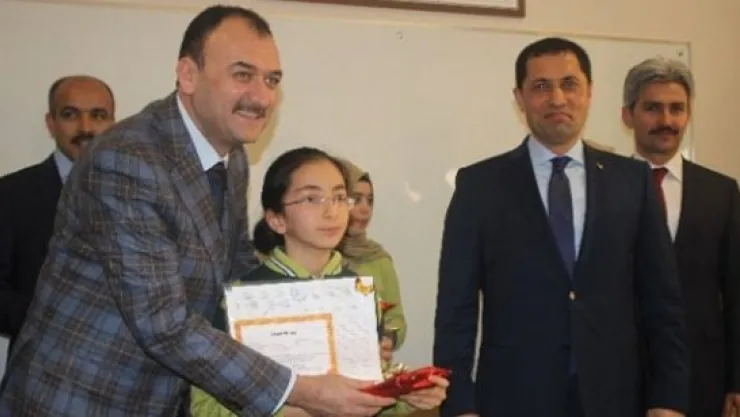 Kayseri'de 282 Bin 842 Öğrenci Karne Aldı