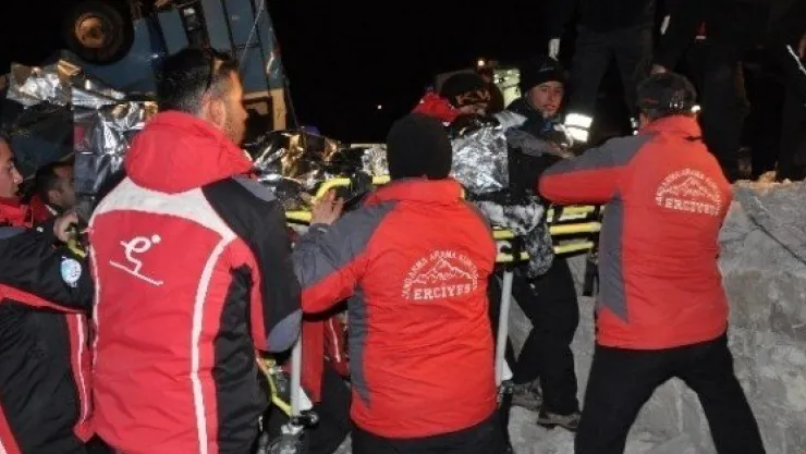  Kayseri'de öğrencileri taşıyan otobüs kaza yaptı. 9 Ölü , 26 yaralı, 3'ü ağır