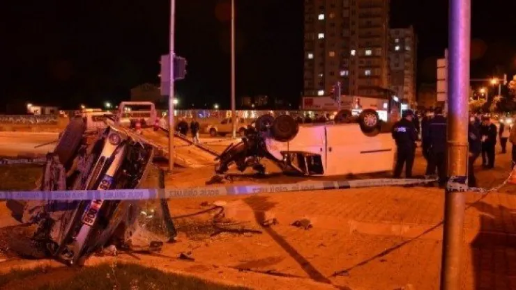 Kayseri'de Otomobil İle Minibüs Çarpıştı: 7 Yaralı