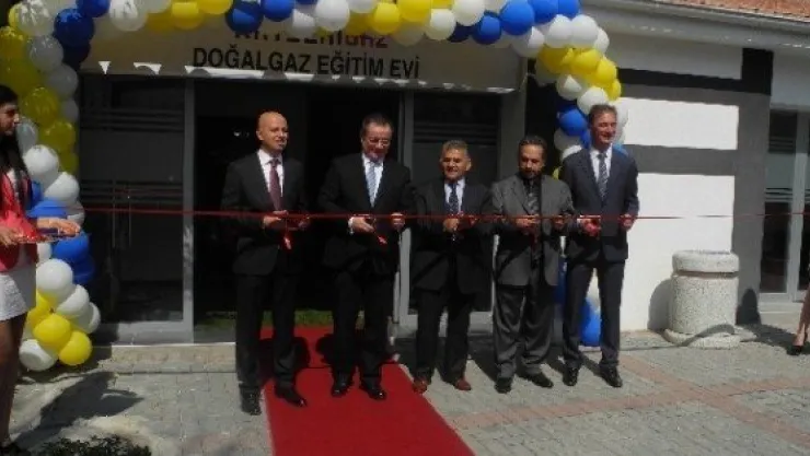 Kayserigaz'dan Büyükkılıç'a Plaket