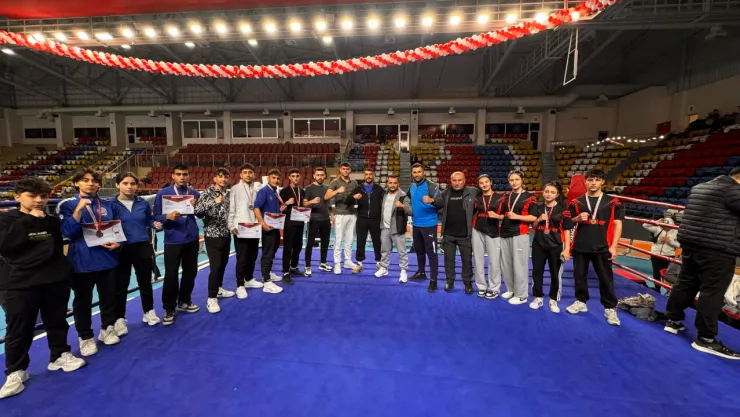 Kayserili muaythaiciler 12 madalyayla döndü