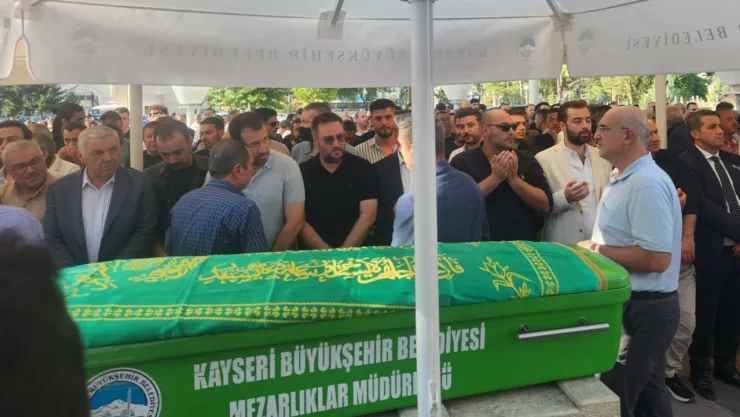 Kayserili Ünlü Film Yapımcısının acı günü: İlhan Bozdağ toprağa verildi