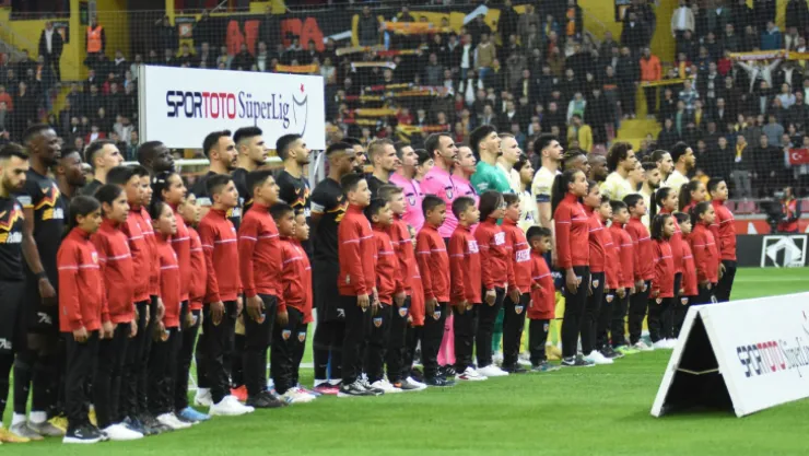 Kayserispor, Fenerbahçe maçında depremzede çocukları ağırladı