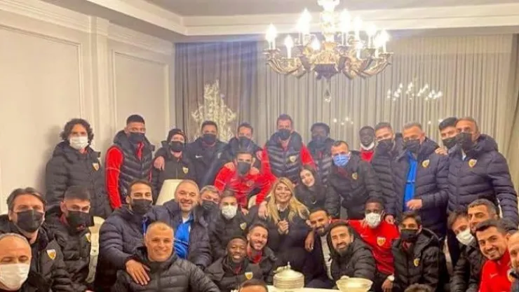 Kayserispor galibiyeti başkana hediye etti