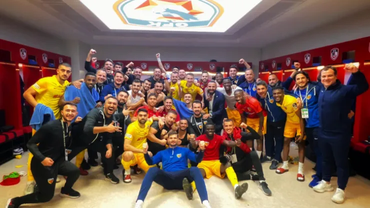 Kayserispor, iki kulvarda da şaşırtmaya devam ediyor