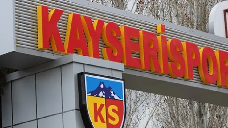 Kayserispor'un tesislerinin giriş kapısına makyaj yapıldı