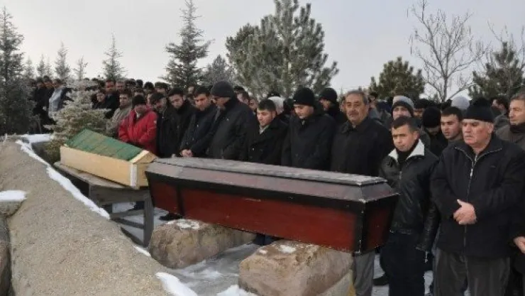 Kazazedelere Yardım Etmek İsterken Hayatını Kaybeden Amca Çocukları Toprağa Verildi