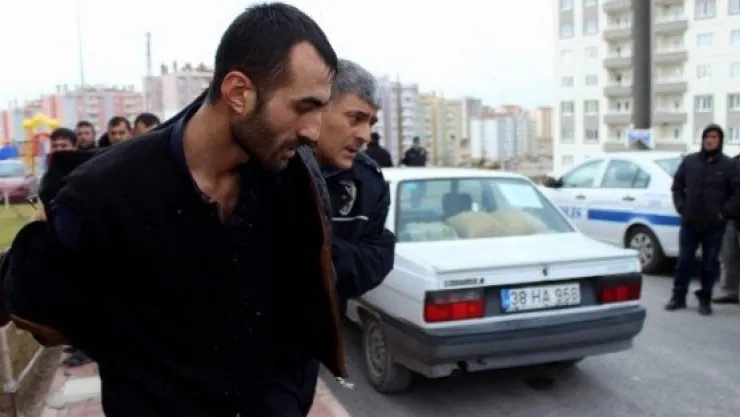 Kendini Yaralayarak Polise Direnen Şahsa Özel Harekat Müdahale Etti 