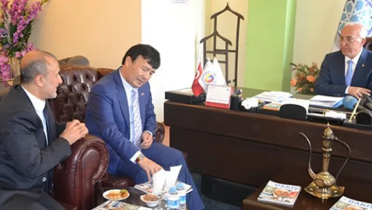 Kırgızistan Büyükelçisi Dzhunusov'dan Kto Başkanı Hiçyılmaz'a ziyaret