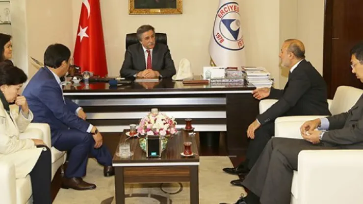 Kırgızistan Büyükelçisi'nden Rektör Prof. Dr. Fahrettin Keleştemur'a ziyaret