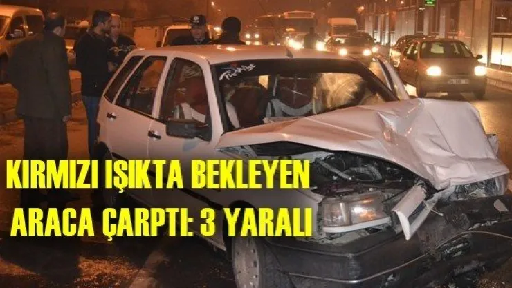 Kırmızı Işıkta Bekleyen Araca Çarptı