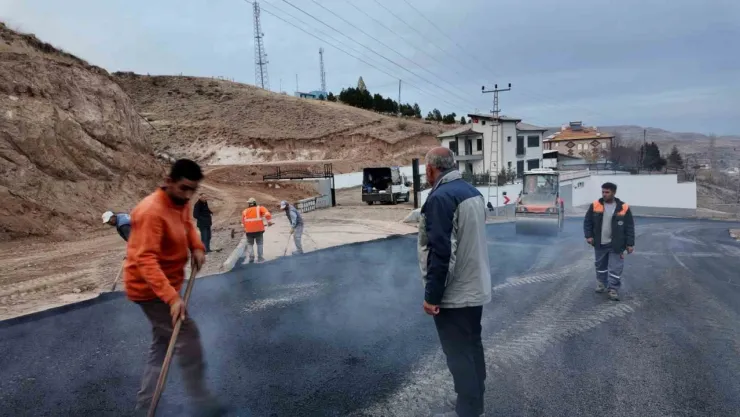 Kırsalda Altyapı Atılımı: Küpeli'ye 5.300 Ton Asfalt ile Yeni Yollar