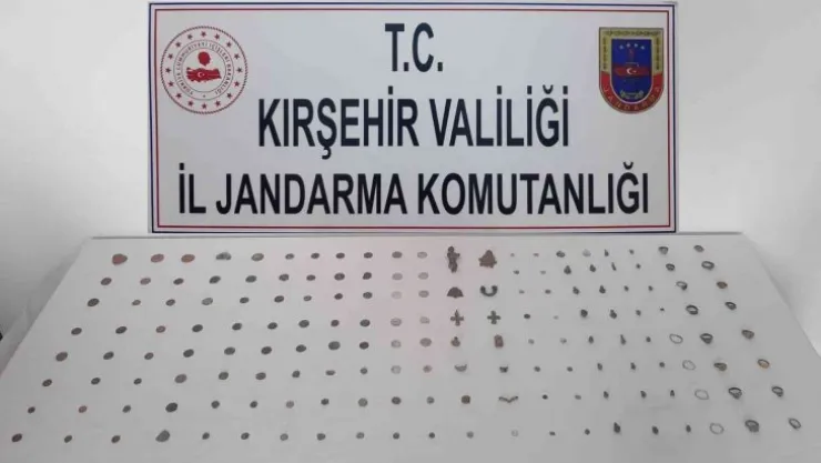 Kırşehir'de şüphe üzerine durdurulan araçtan tarihi eser çıktı