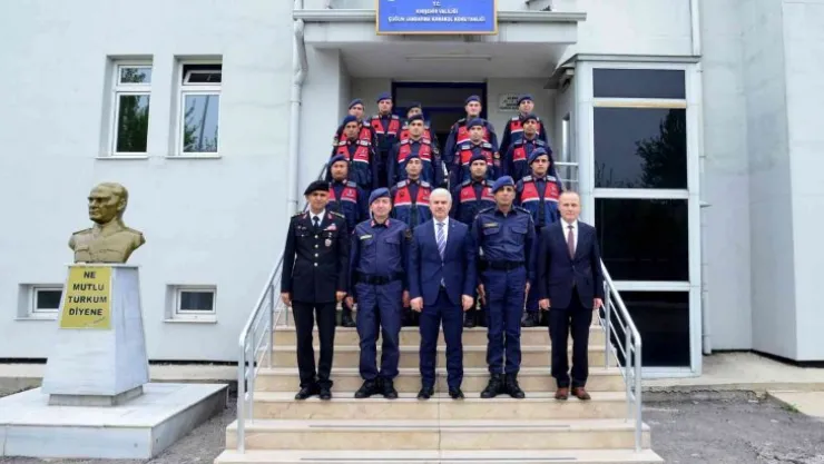 Kırşehir Valisi Akın, bayramda kamu kurumlarını ziyaret etti