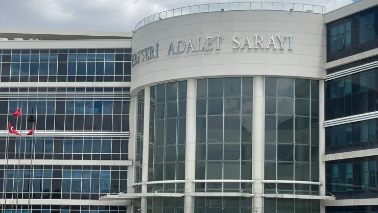 Kız arkadaşını 'yağmadan' yargılanan sanık suçlamayı reddetti