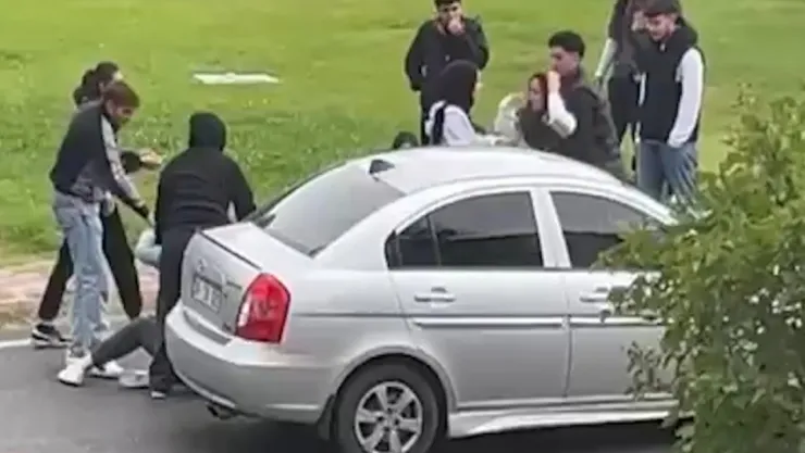 Kız öğrenciler arasında 'saç başa' kavga
