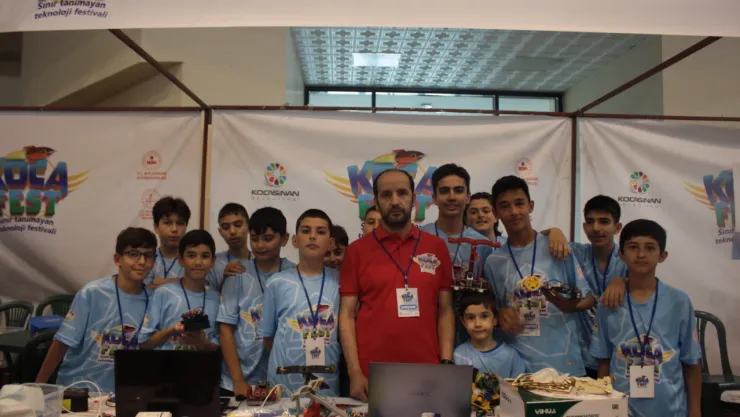 KOCAFEST'te öğrenciler tarafından tasarlanan robotlar yarışıyor
