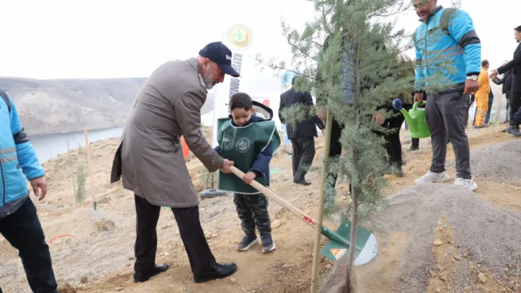 Kocasinan'da Ağaç Dikme Etkinliği: Mavi Yeşille Buluştu