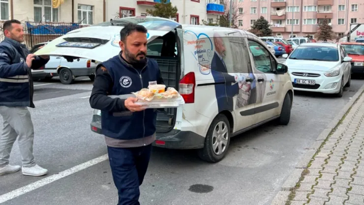 Kocasinan'da Sıcak Yemek Hizmeti İhtiyaç Sahiplerine Ulaşıyor