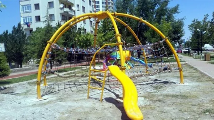 Kocasinan Belediyesi 1,6 milyon liralık oyun grubu aldı