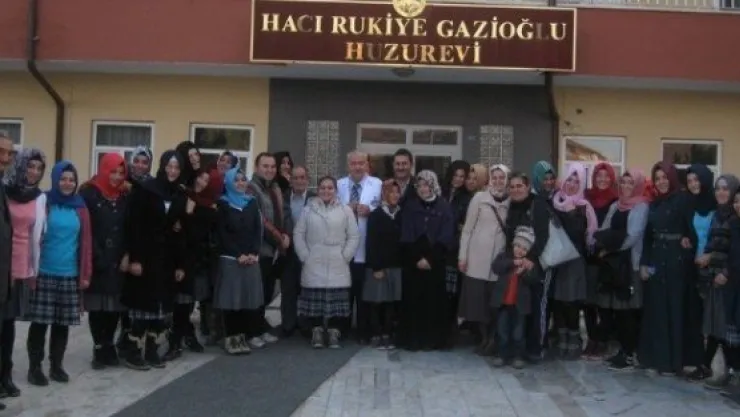 Kocasinan İMKB Anadolu İmam Hatip Lisesi Öğrencilerinden Huzurevi Ziyareti 