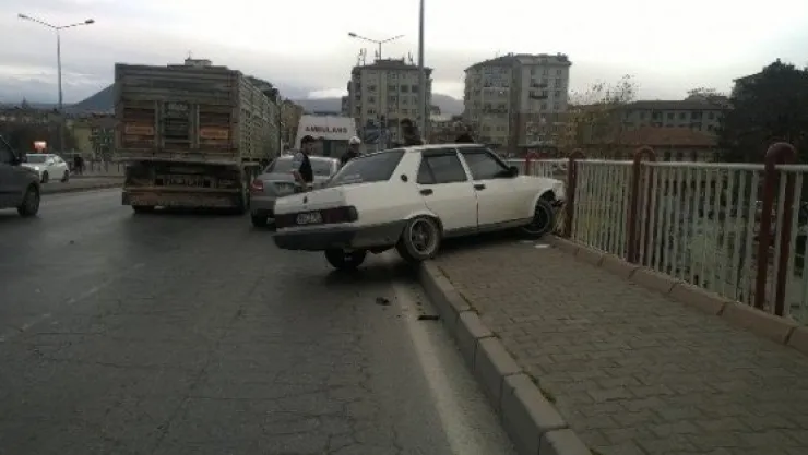 Köprüden Düşmekten Bariyerler Kurtardı 