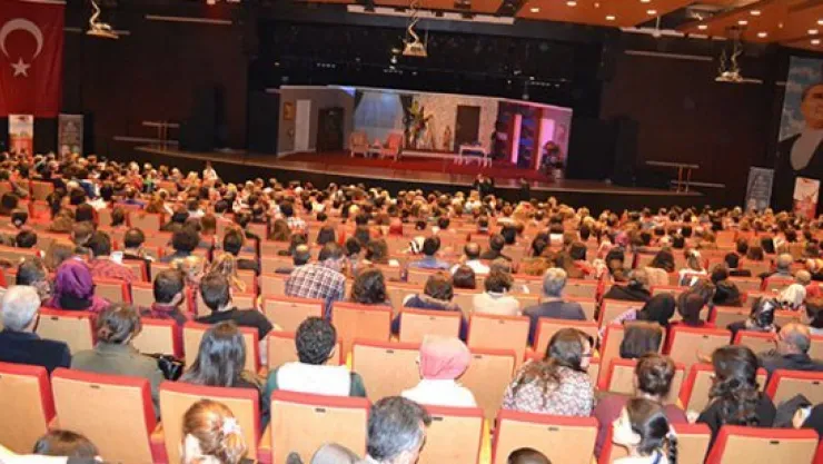 Kültür Ve Sanat Merkezi'nde &quotAbim Geldi" tiyatrosu sahne aldı