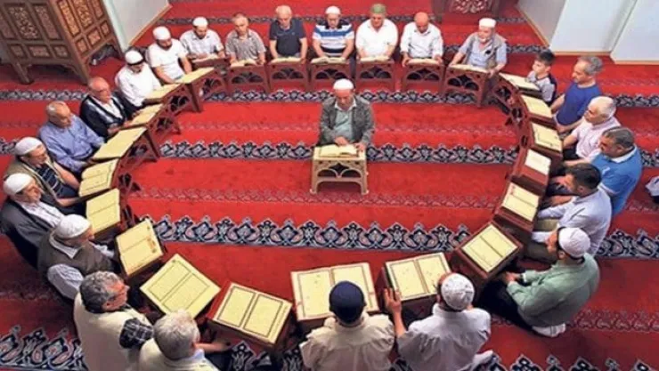 Kur'an ve Oruç Ay'ı Ramazan'da Mukabele Geleneği