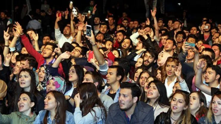 Kurtalan Ekspres Barış Manço anma gecesi'nde konser verdi