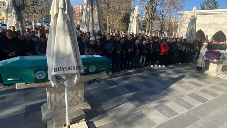 Kuzey çevreyolundaki kazada ölen baba kızın cenaze namazları kılındı