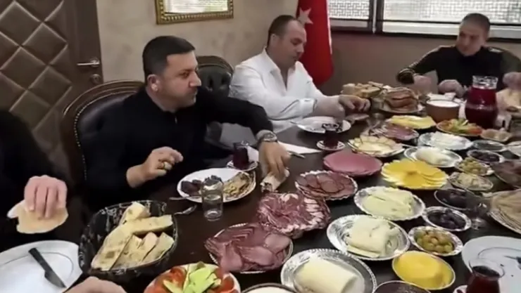 Lüks Kahvaltı Tepki Çekti: Rasim Arı'nın Sofrası Tartışması Yarattı
