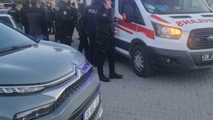Stadyum çıkışında bıçaklı müsabaka: 2 kişi yaralandı