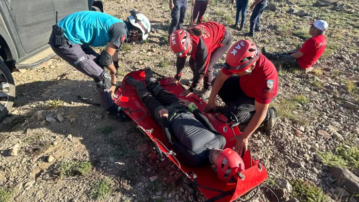Mahsur kalan dağcıların tahliye çalışmalarına başlandı