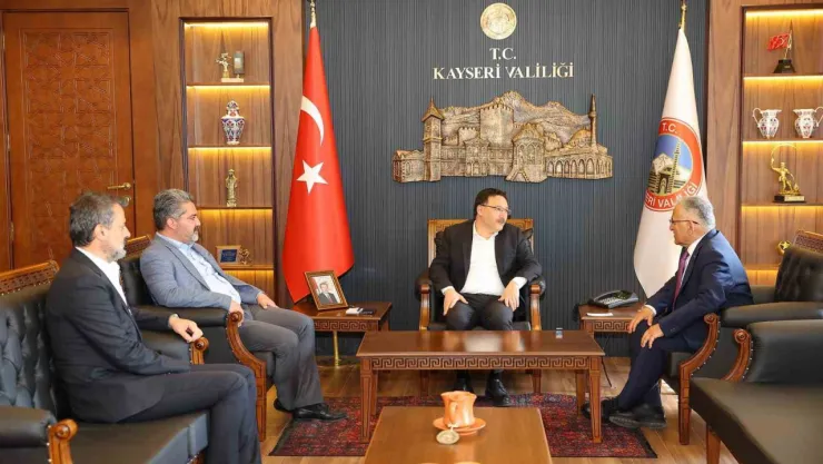 Mazbatasını alan Başkan Büyükkılıç, ilk ziyaretini Vali Çiçek'e yaptı