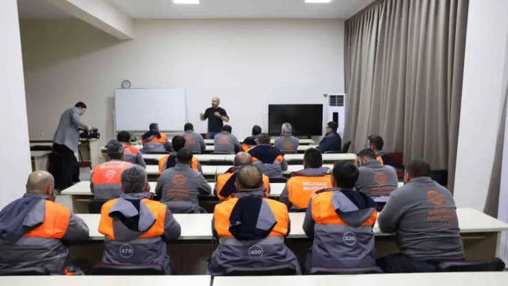 Melikgazi'de belediye-üniversite işbirliği ile personele eğitim veriliyor