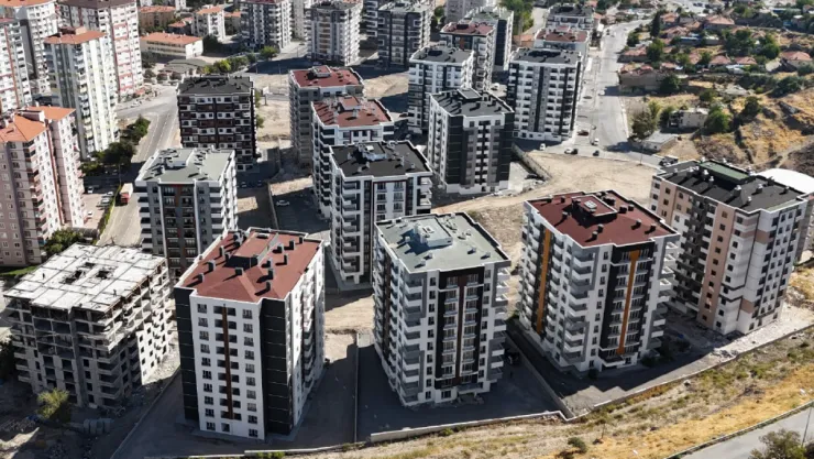 Melikgazi'de Dönüşüm Devam Ediyor: Modern Daireler Sahiplerini Buluyor