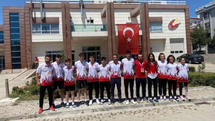Melikgazi'nin 10 badminton sporcusu milli takıma seçildi
