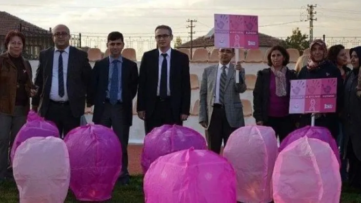 Meme Kanserinde Erken Tanıya Dikkat Çekmek İçin Dilek Balonları Gökyüzüne Bırakıldı 