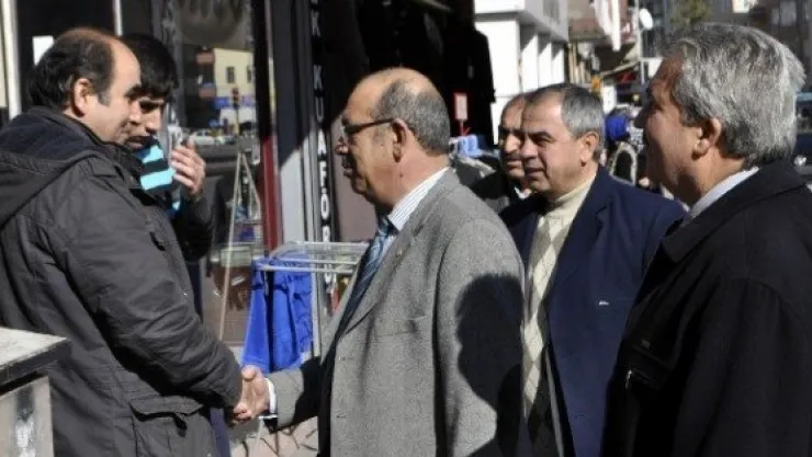 Mhp Adayları, Hürriyet Ve Yeniköy Pazar Yerlerini Ziyaret Etti 