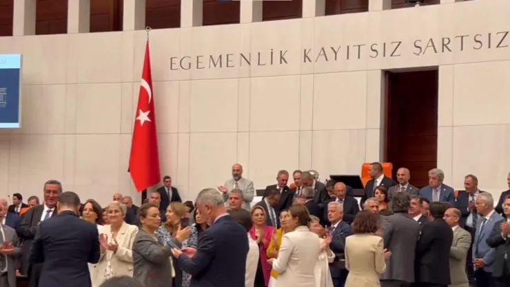 Milletvekili Cıngı'dan kürsü işgalcisi CHP ve DEM partililere tepki