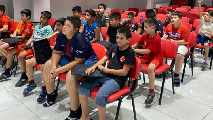 Minik sporculara, 'Sporcularda Sağlıklı Beslenme' semineri