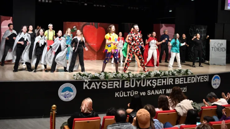 Minikler Mikrobik ve Gribik Müzikal Çocuk Oyunu ile eğlendiler