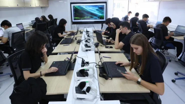 Mobil Dijital Gençlik Merkezi Açıldı: Geleceğin Teknolojisi Gençlerle Buluşuyor