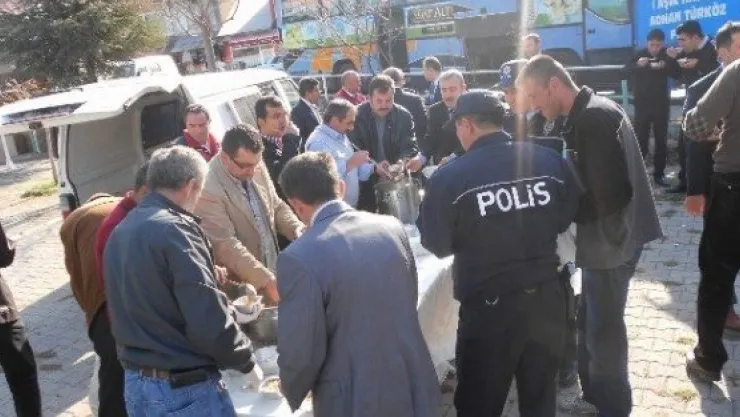 Naci Baydemir Öğrenci Yurdu Aşure Dağıttı 