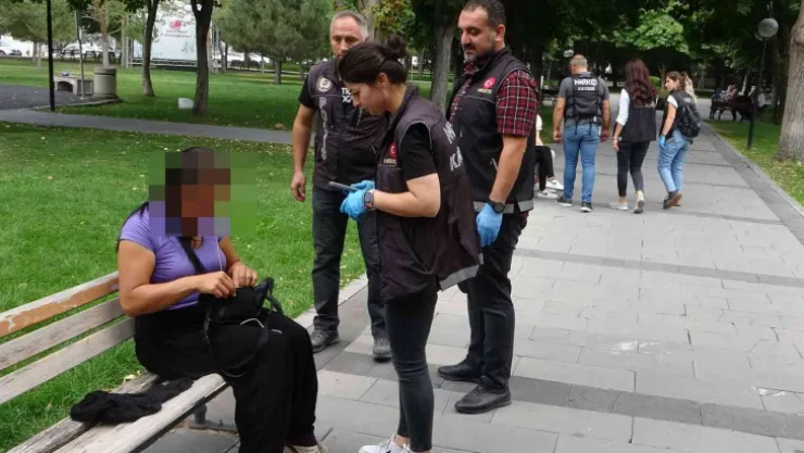 Narkotik polisinden 'torbacı' denetimi