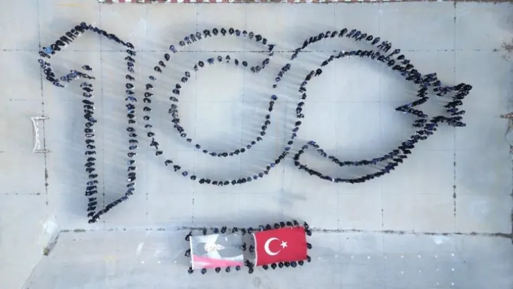Nevşehir'de öğrencilerden '100. Yıl' koreografisi