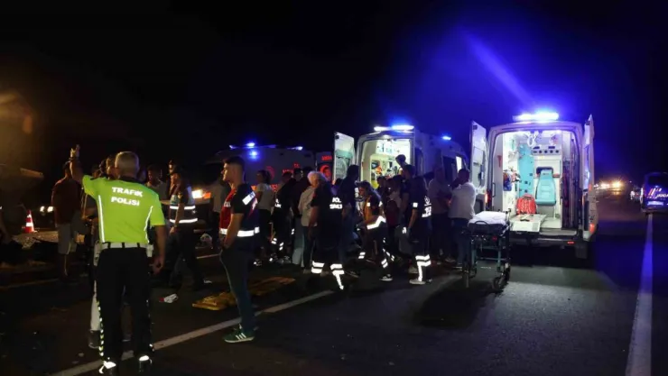 Nevşehir'de traktör ile minibüs çarpıştı: 2'si ağır 10 yaralı