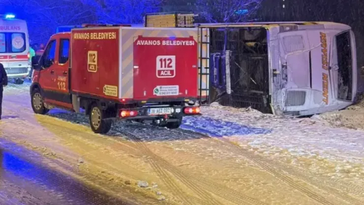 Nevşehir-Kayseri Yolunda Devrilen Otobüs Kazası: 5 Yaralı